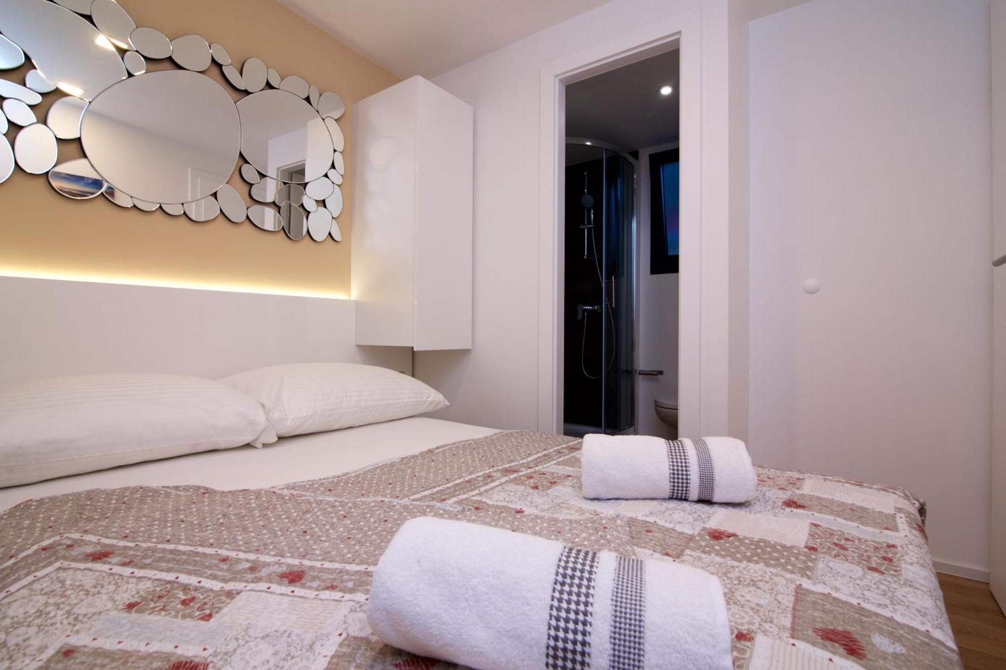 Tomica Apartments With Pool Биоград на Мору Екстериор снимка