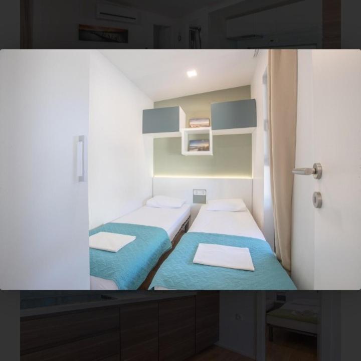Tomica Apartments With Pool Биоград на Мору Екстериор снимка