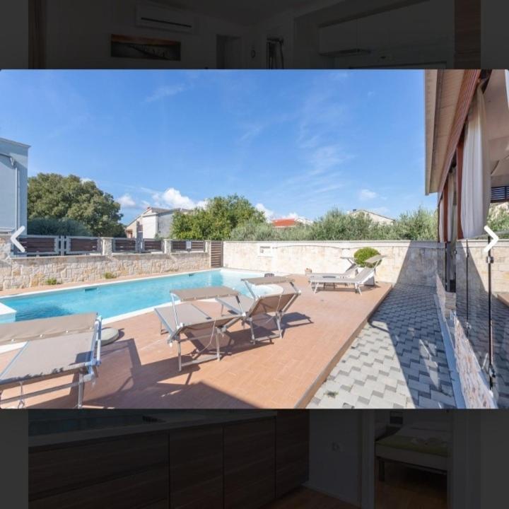Tomica Apartments With Pool Биоград на Мору Екстериор снимка