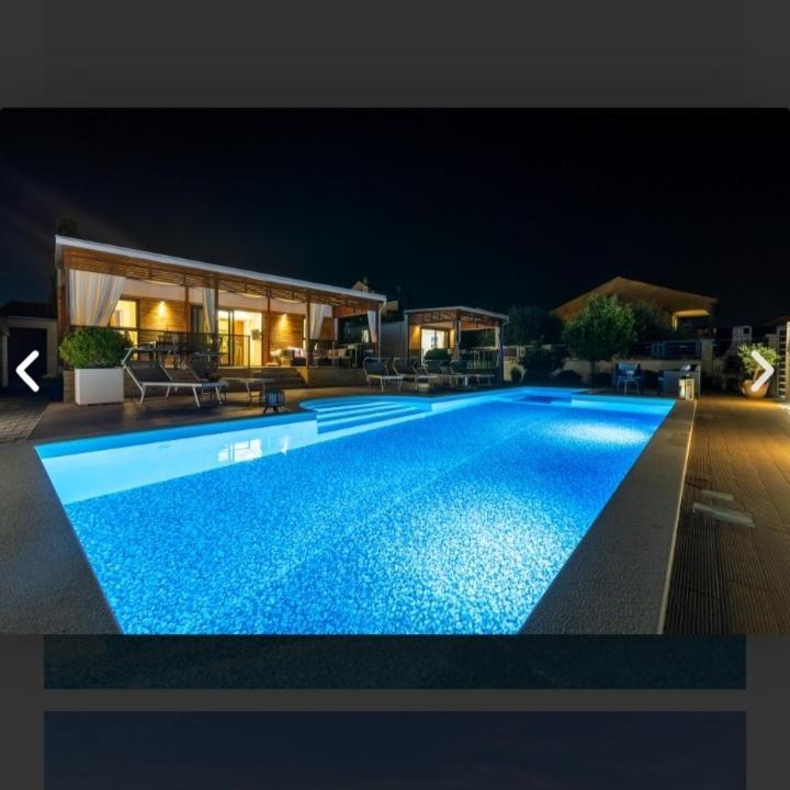 Tomica Apartments With Pool Биоград на Мору Екстериор снимка