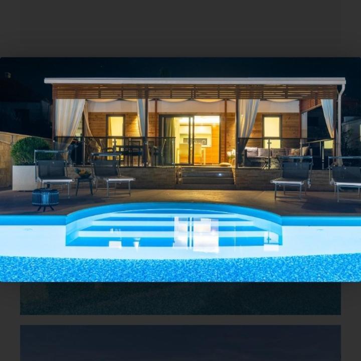 Tomica Apartments With Pool Биоград на Мору Екстериор снимка
