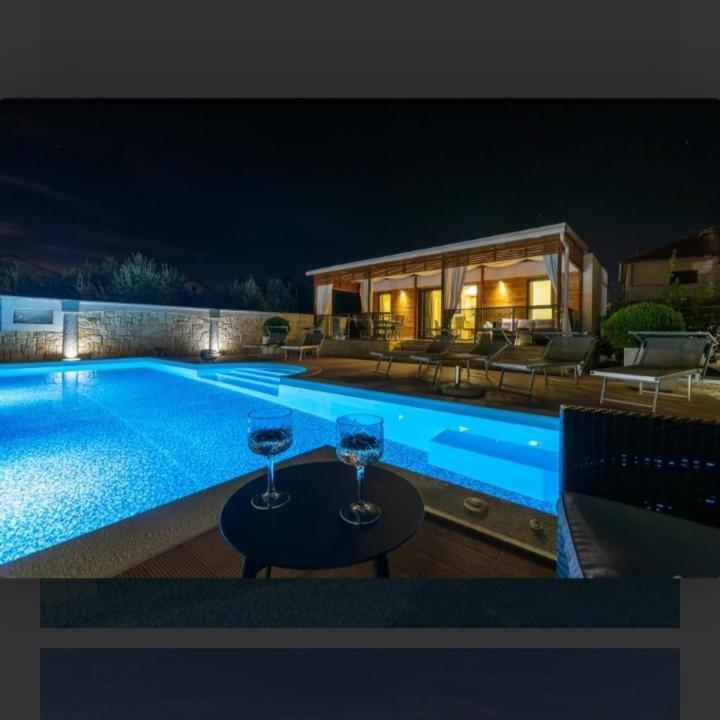 Tomica Apartments With Pool Биоград на Мору Екстериор снимка
