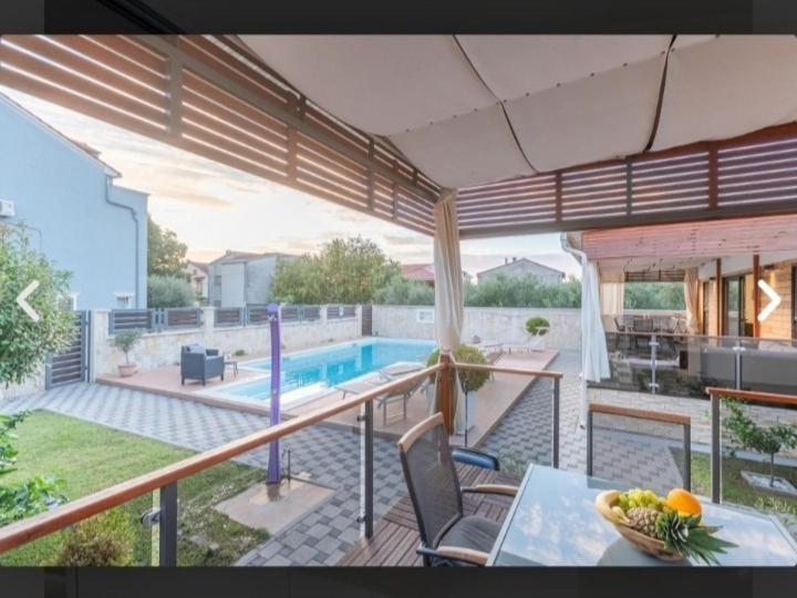 Tomica Apartments With Pool Биоград на Мору Екстериор снимка