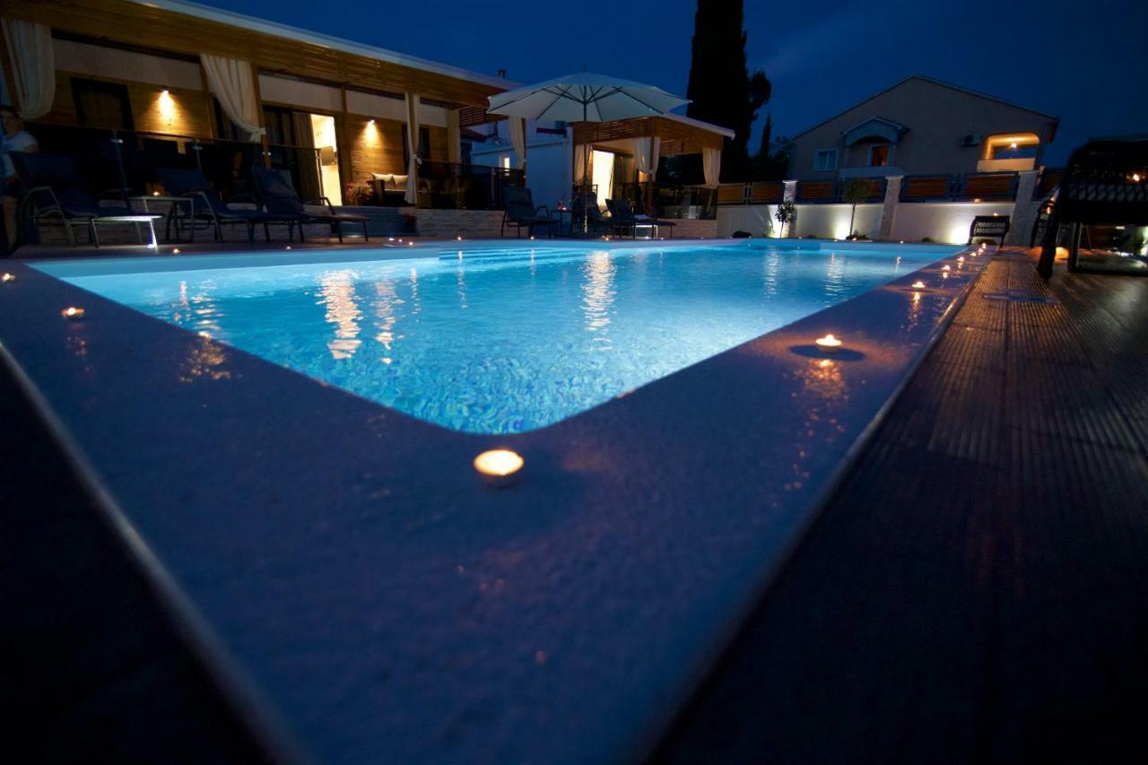 Tomica Apartments With Pool Биоград на Мору Екстериор снимка